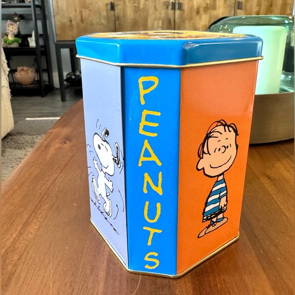 Peanuts Octagon Collectible Tin Container - Picture 2 of 9